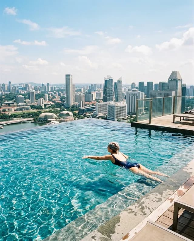 Rooftop infinity pool, Singapore